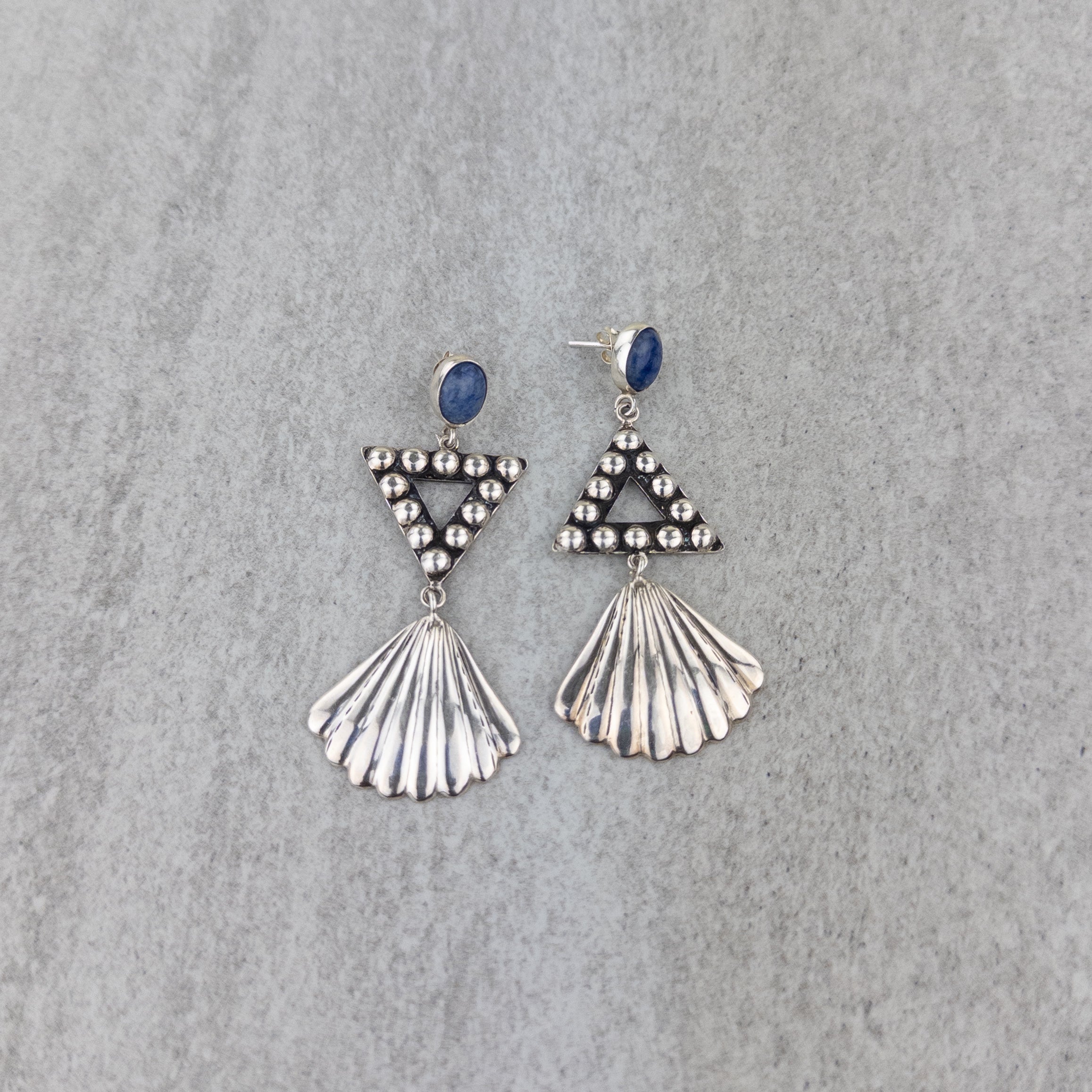 YELLI JEWELS Fibulas Shell Earrings - Big Bag NY