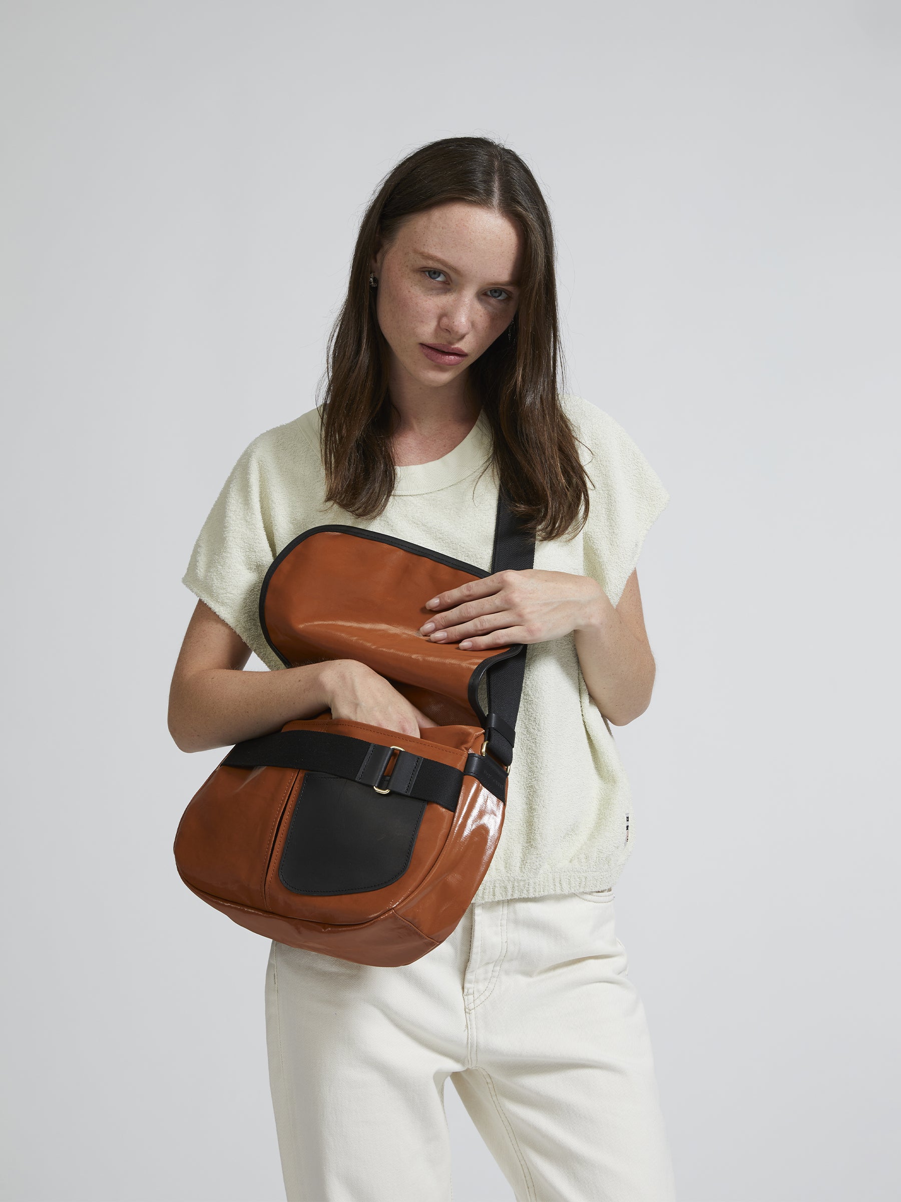 Jack Gomme GABY messenger bag in Coated Linen Pecan - Big Bag NY