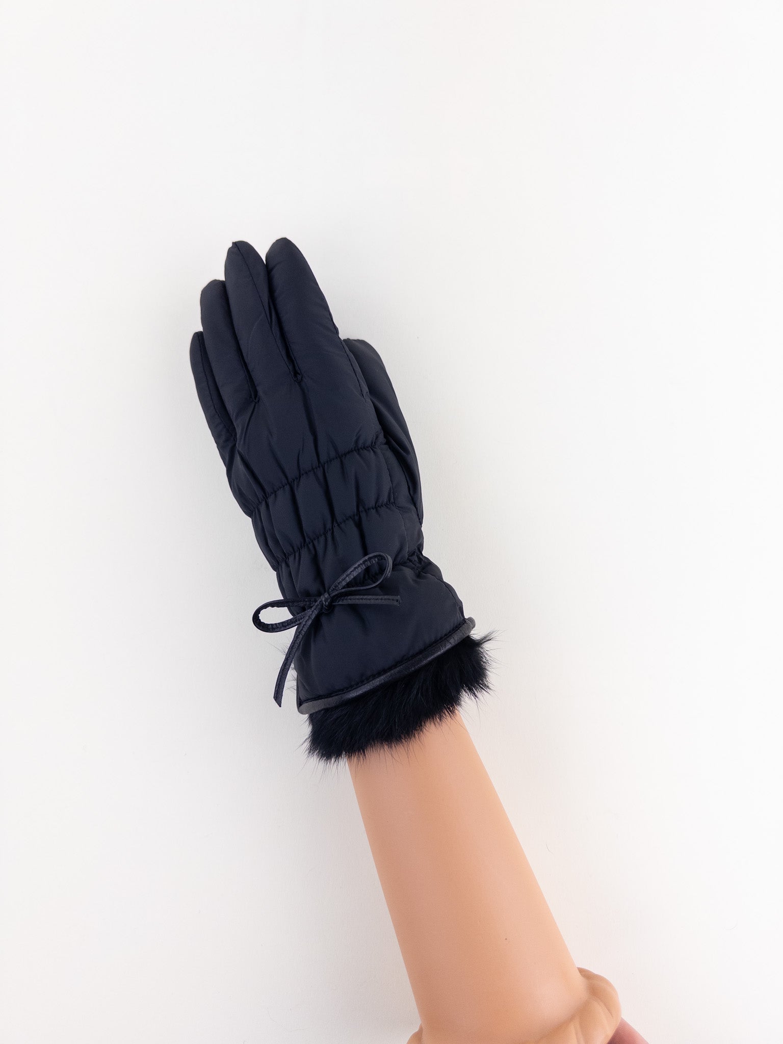 Santacana Pleated Gloves with Bow in Black - Big Bag NY