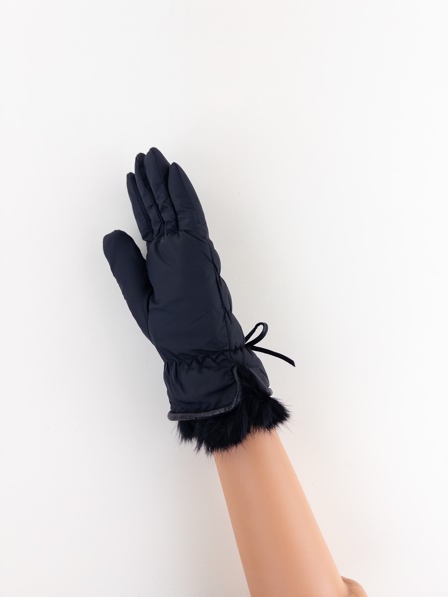 Santacana Pleated Gloves with Bow in Black - Big Bag NY