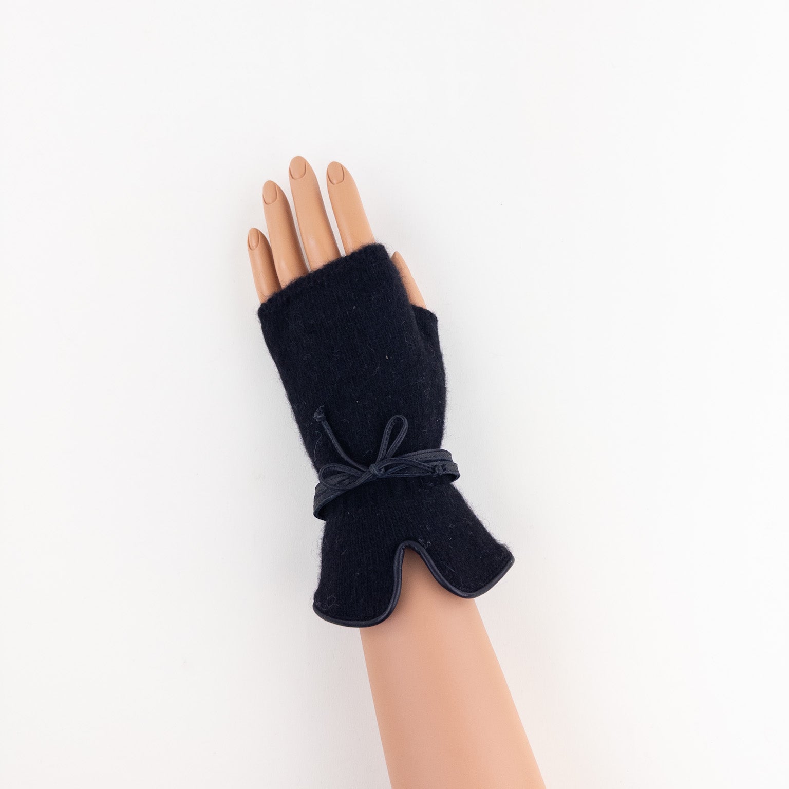 Santacana Merino and Cashmere Fingerless Glove with Leather Ribbon In Black - Big Bag NY