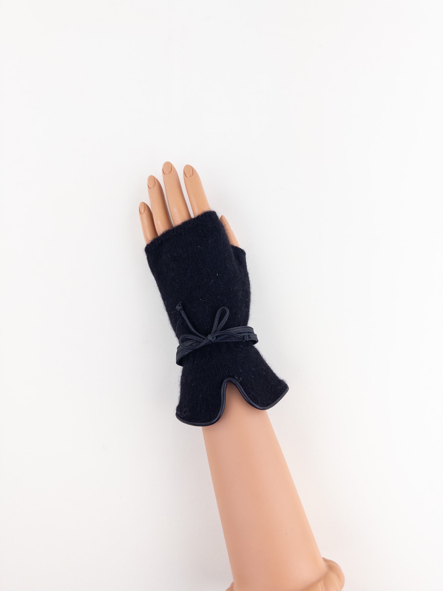 Santacana Merino and Cashmere Fingerless Glove with Leather Ribbon In Black - Big Bag NY