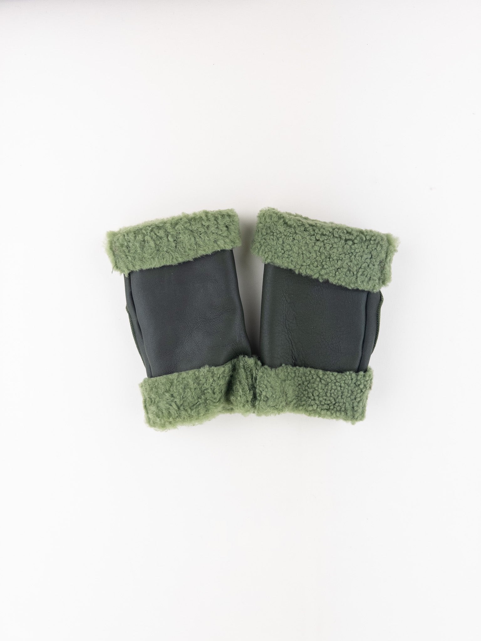 Santacana Pleated Gloves with Bow in Green - Big Bag NY