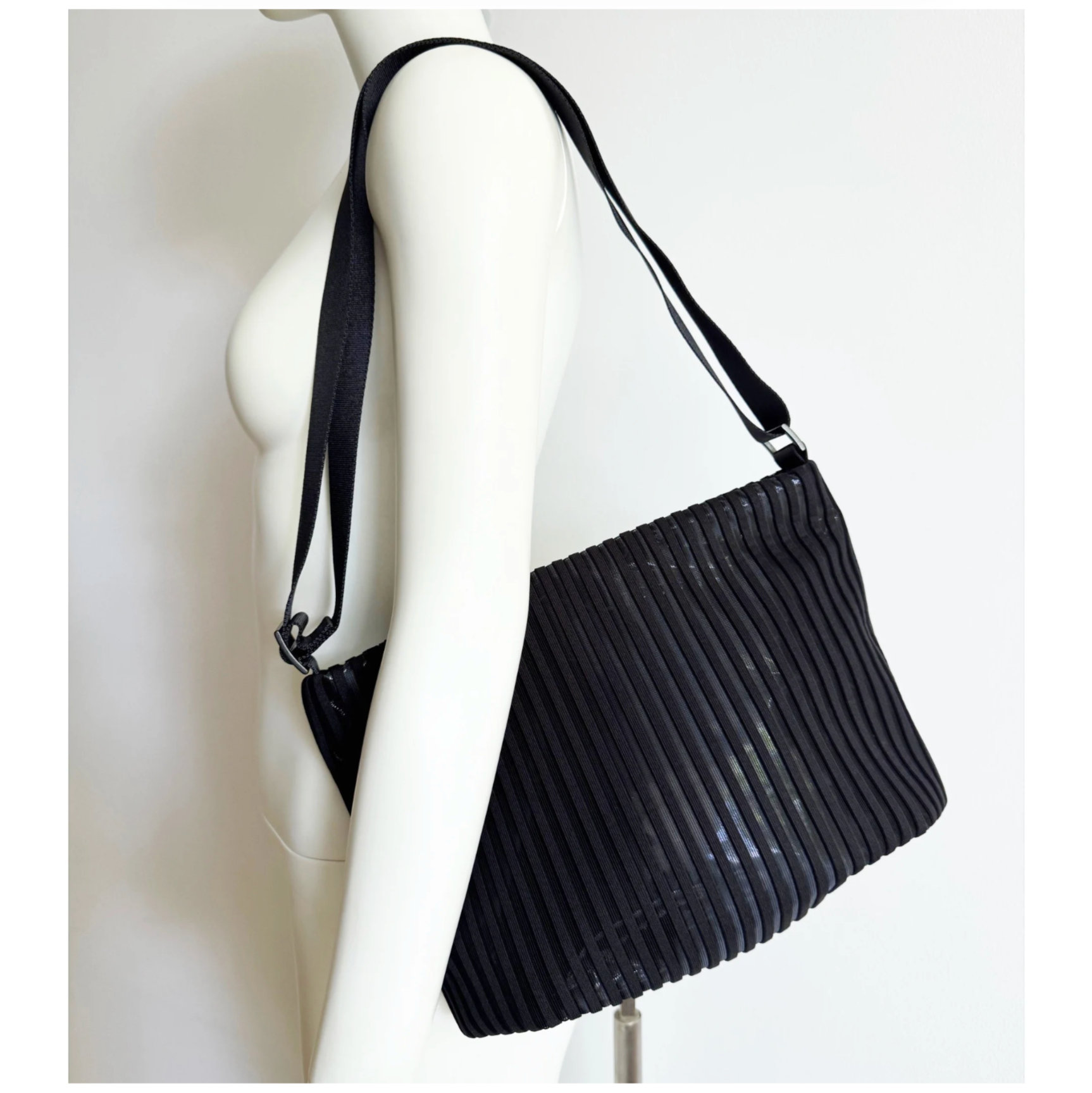 Acrylic Large Pochette DEEP in Black LINE - Big Bag NY