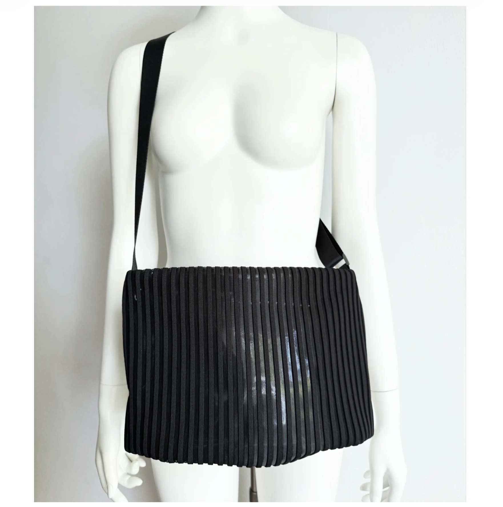 Acrylic Large Pochette DEEP in Black LINE - Big Bag NY