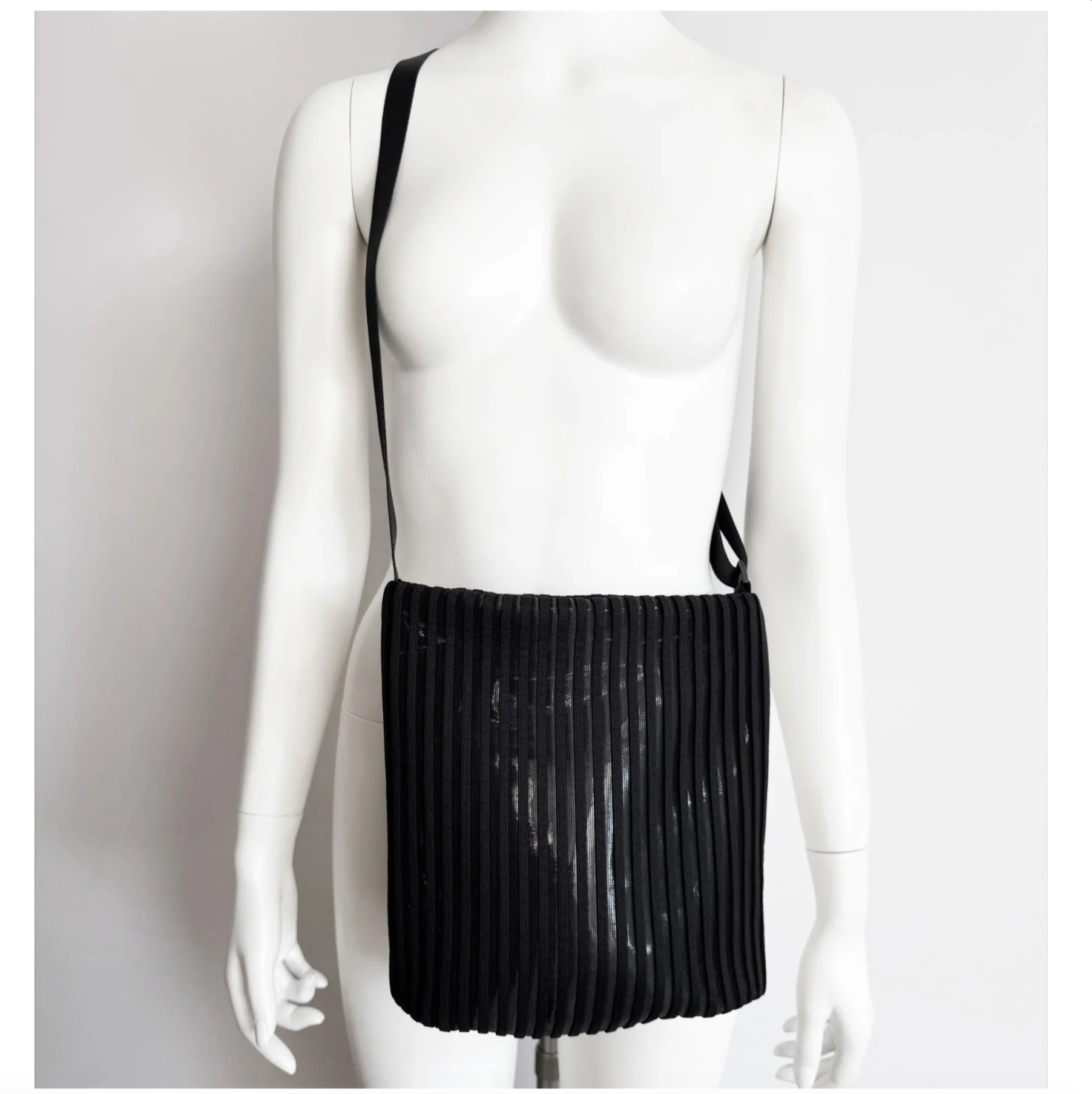 Acrylic Pochette Square DEEP in Black LINE - Big Bag NY