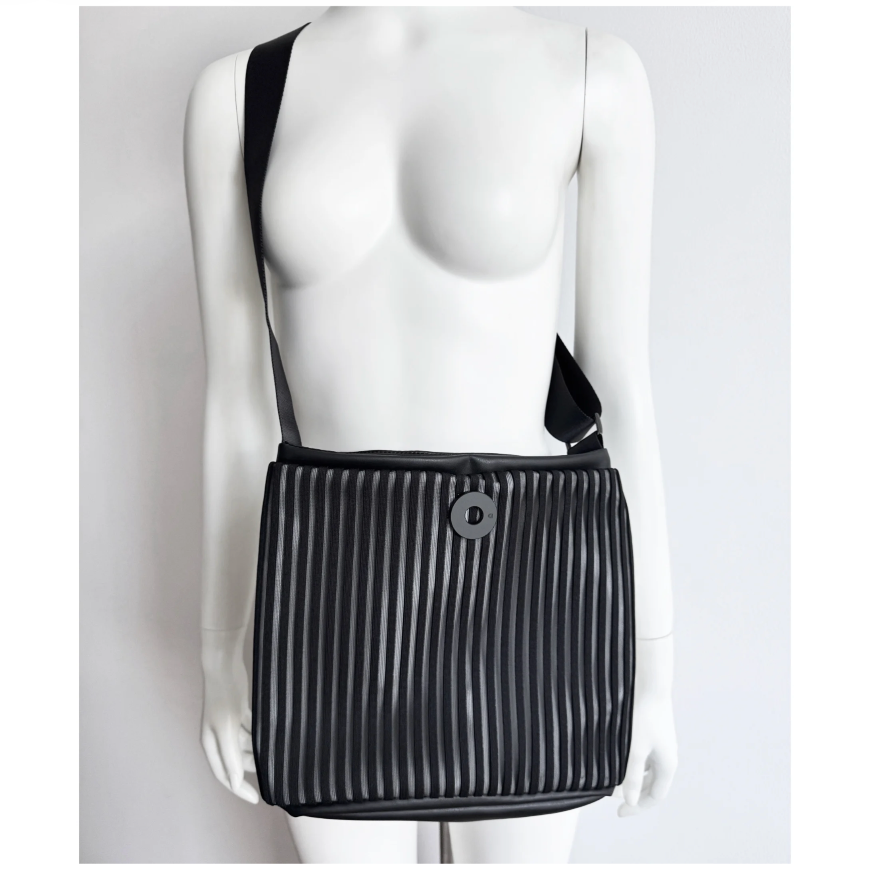 Acrylic Pocket Shoulder SD Bag in Black and White LINE - Big Bag NY