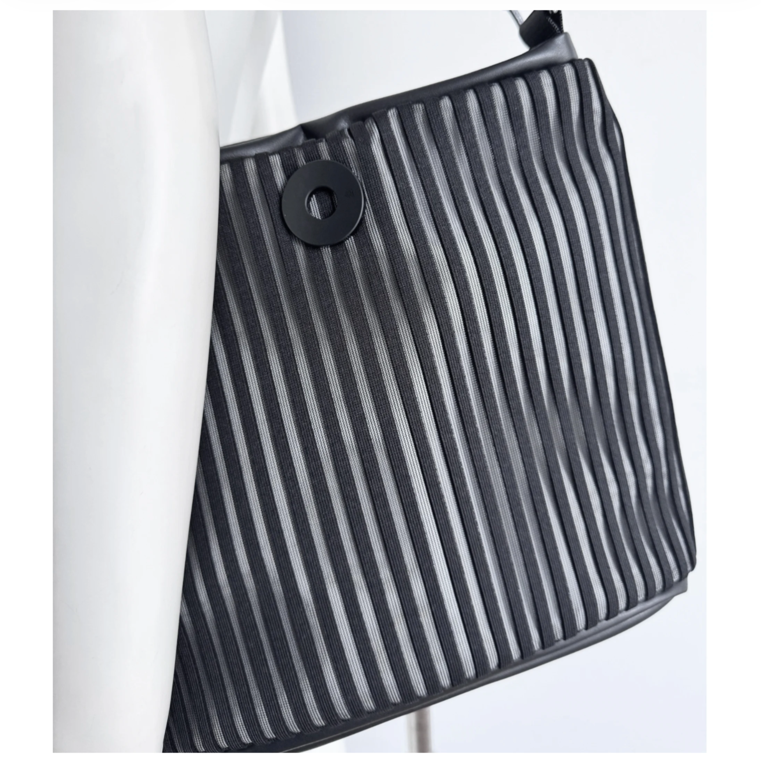 Acrylic Pocket Shoulder SD Bag in Black and White LINE - Big Bag NY