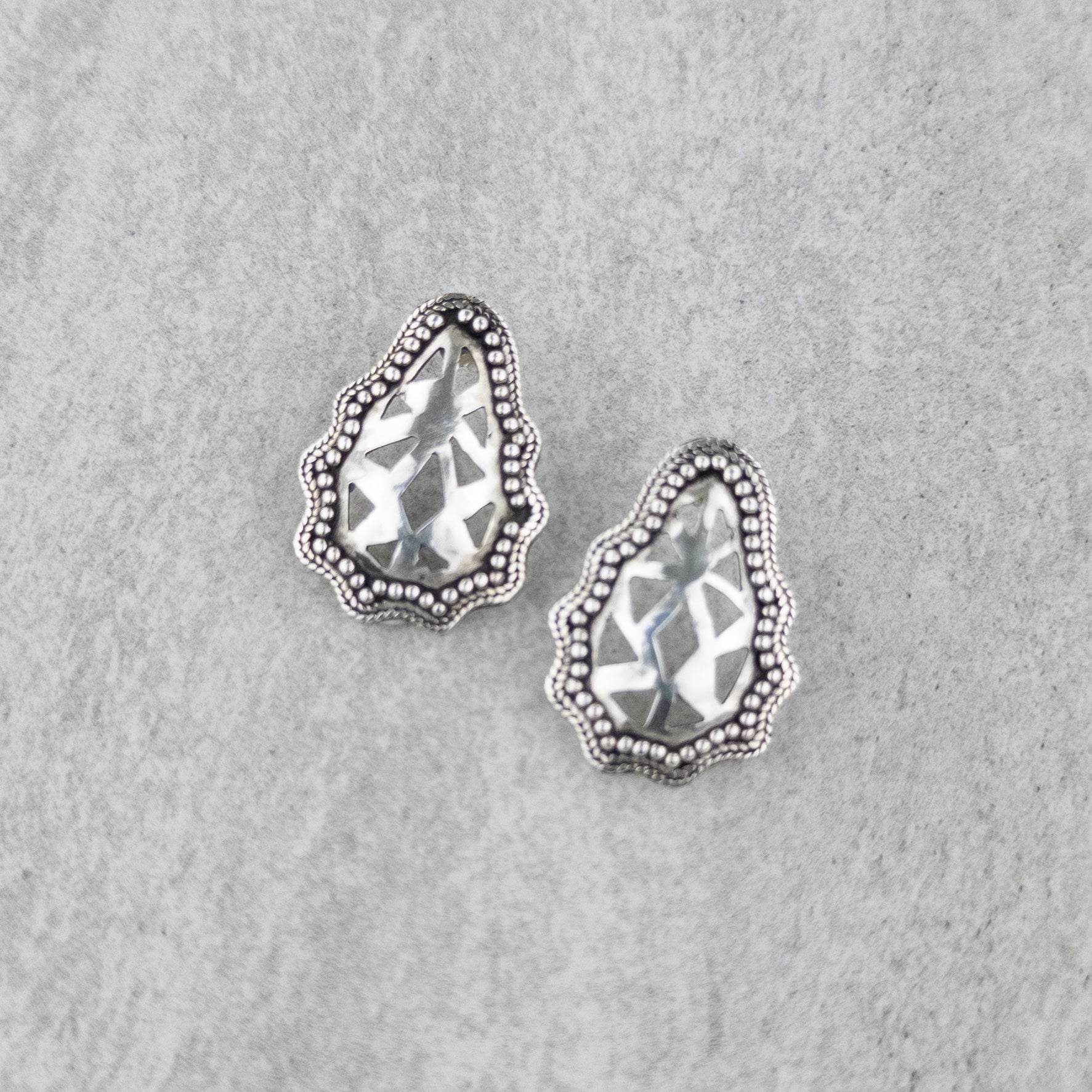 YELLI JEWELS Silver Teardrop Earrings - Big Bag NY