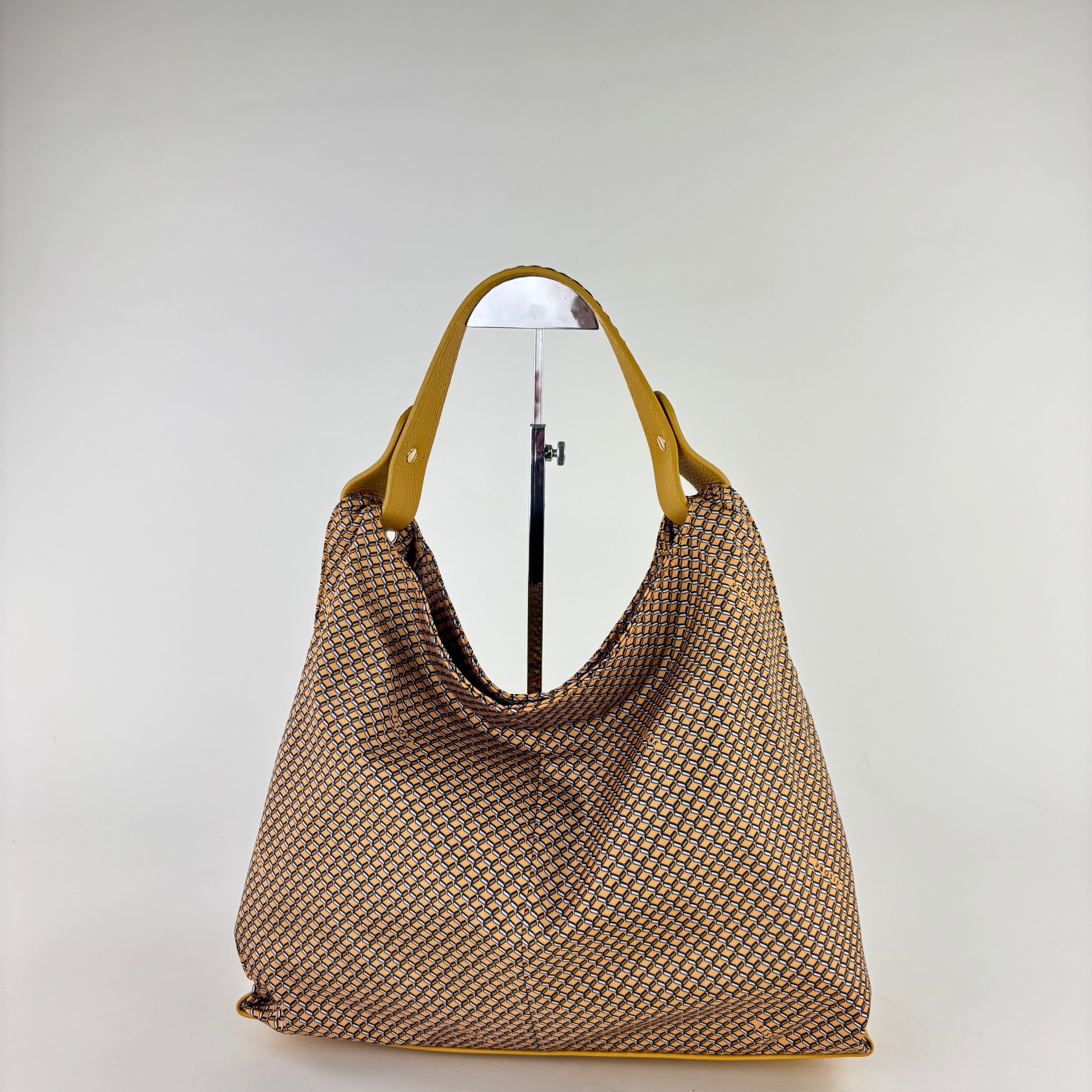 PLINIO Medium Triangle Shoulder Bag