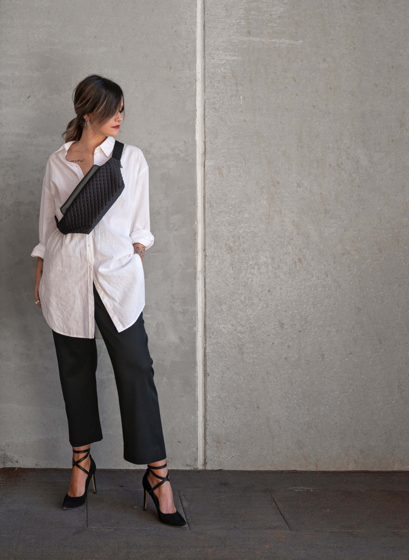 In-Zu Inzu Wallaby Sling in Black Chess - Big Bag NY