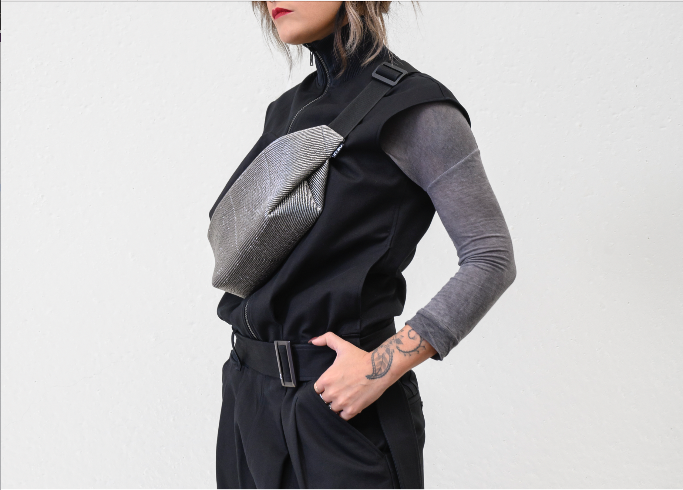 In-Zu Inzu Wallaby Sling in Silver Quilt - Big Bag NY