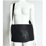 Large Pochette Deep in Line Black