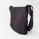 Large Pochette Deep in Line Black