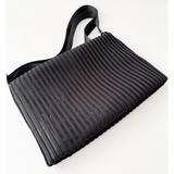 Large Pochette Deep in Line Black