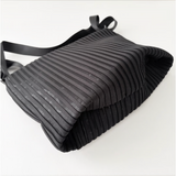 Large Pochette Deep in Line Black