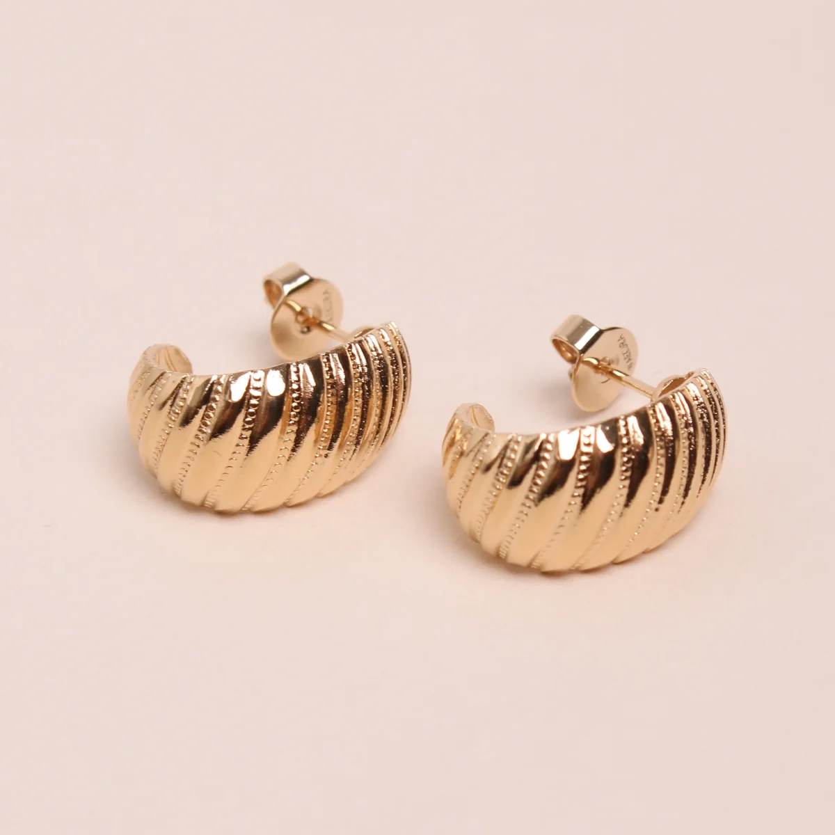 Fany Embossed Curl Earrings - Big Bag NY