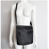 Pochette Square DEEP in Black and White LINE