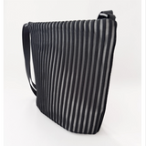 Pochette Square DEEP in Black and White LINE
