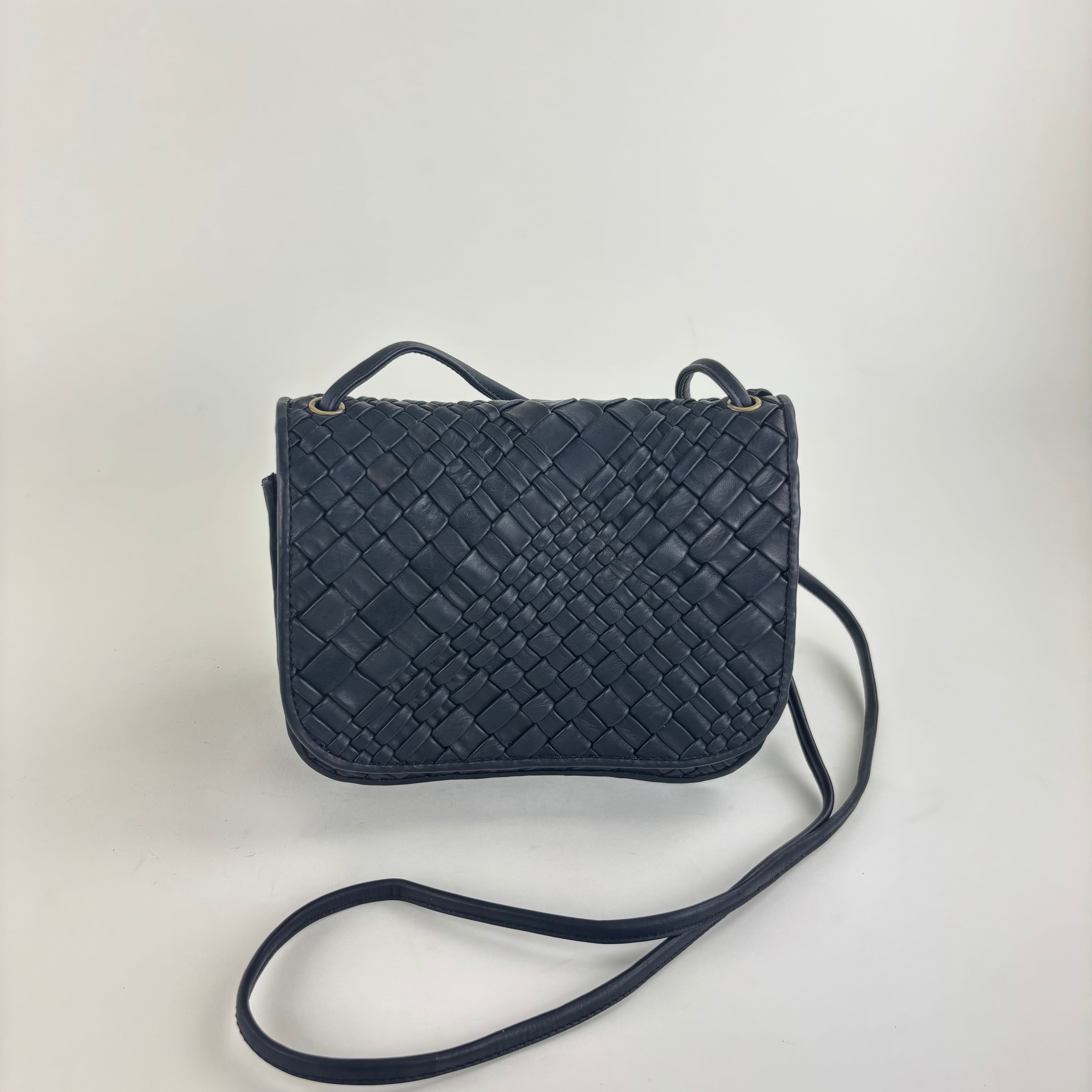 Visona Dream Woven Flap Crossbody Black - Big Bag NY