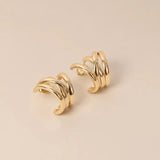 Waekura Elia Hoop Earrings Graphic hoop earrings made up of delicate intertwined lines. The statement touch of the season.
Dimensions: 11 mm (at the narrowest point) × 16 mm Big Bag NY 1